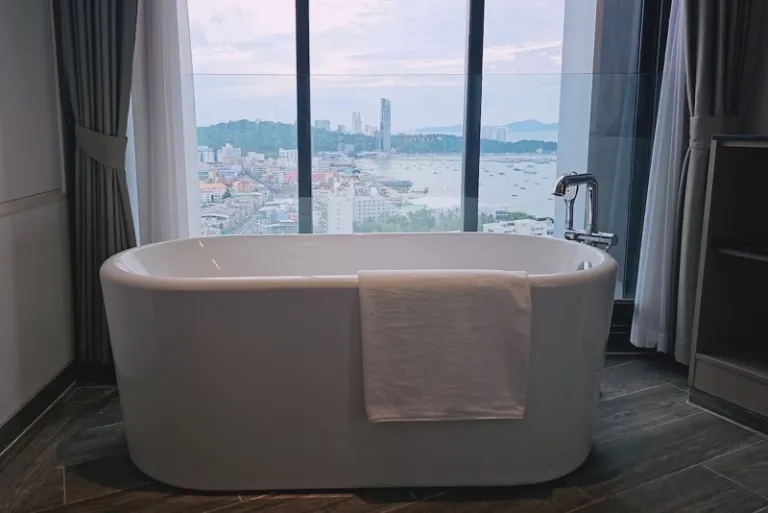 couple Airbnb in Pattaya