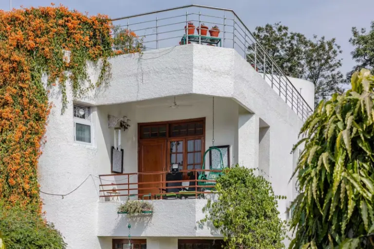 Airbnb stays in Delhi with a private garden