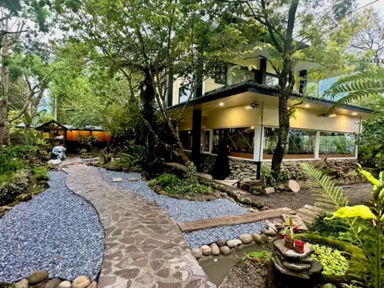 lodge Airbnbs in Alishan