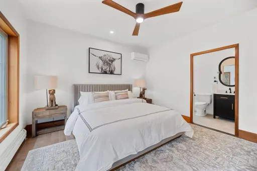 Image for article Best Airbnbs in Stowe, Vermont to Experience Autumn Season