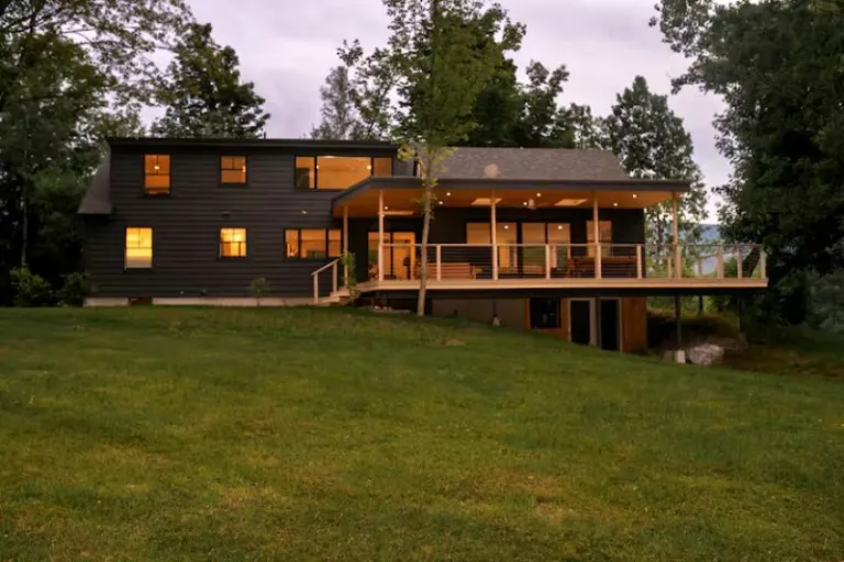 Airbnbs in Stowe near hiking trails 
