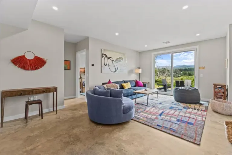 serene Airbnbs in Stowe