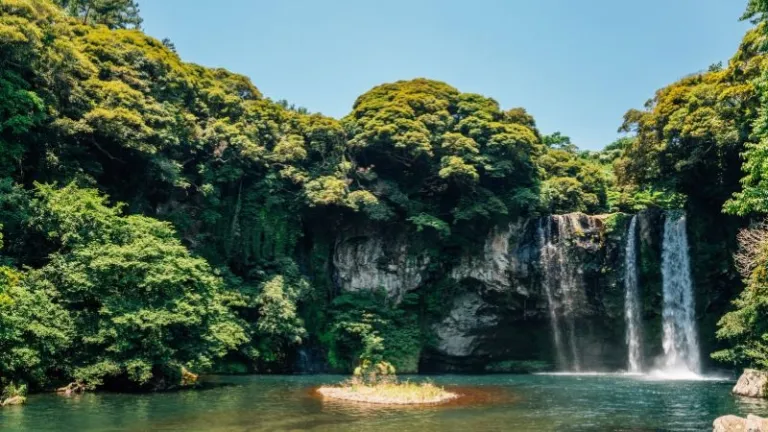 Cheonjiyeon Waterfall