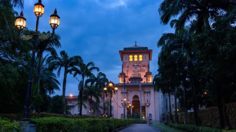 Sultan Ibrahim building at night