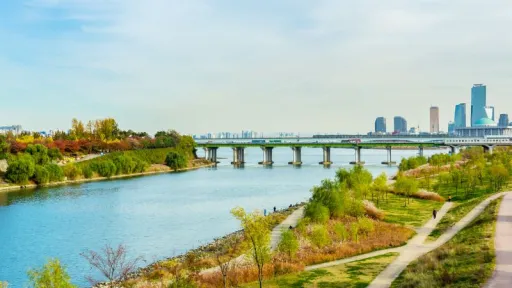 Image for article Han River Swimming Pools Reopen for Summer 2025: Where to Swim in Seoul’s Iconic River Parks