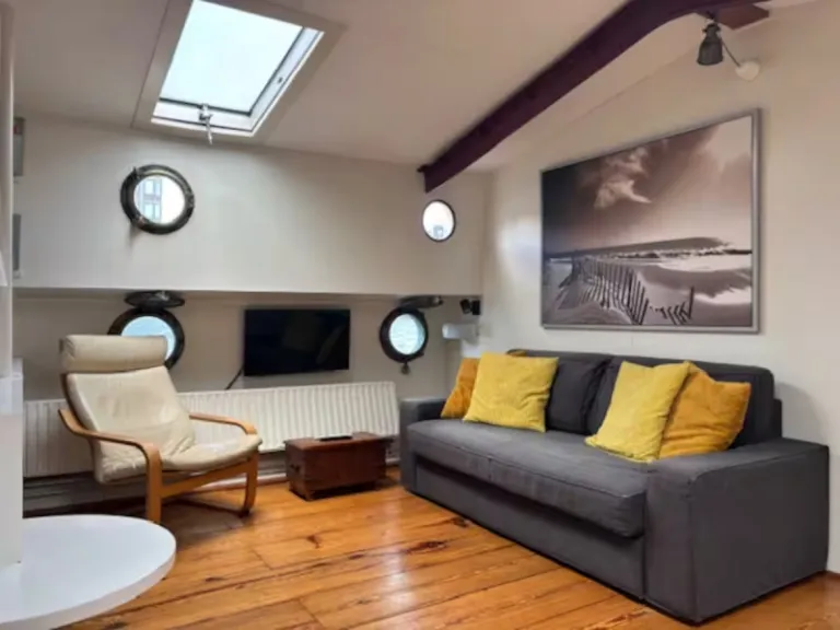  Airbnbs in Amsterdam