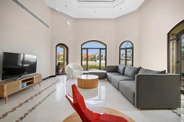 Airbnb in Palm Jumeirah 