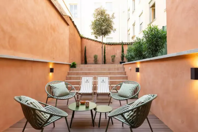 townhouse airbnb stay in Lyon