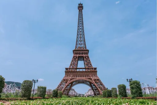 Image for article A Lonely Eiffel Tower in Hangzhou: The Story of China’s Fake Paris