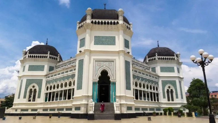 Masjid Raya Al Mashun Medan, Sumatra