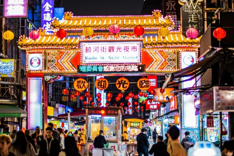 raohe night market taiwan