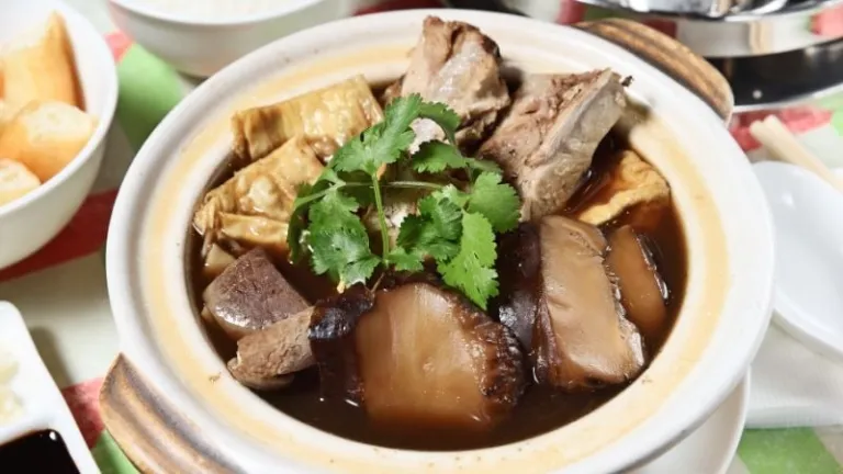 Claypot bak kuh teh