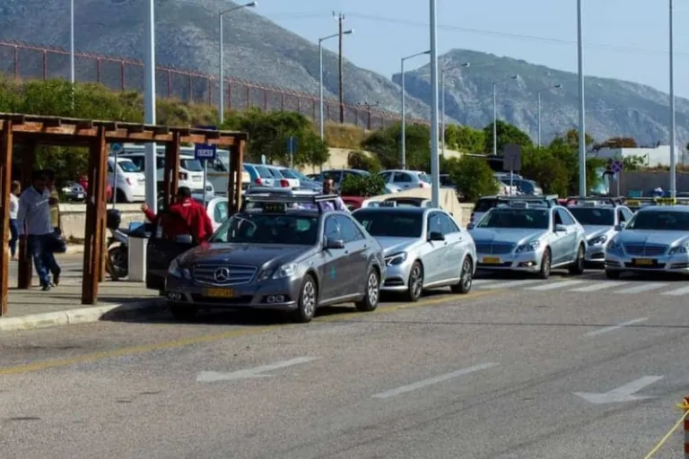 santorini taxis