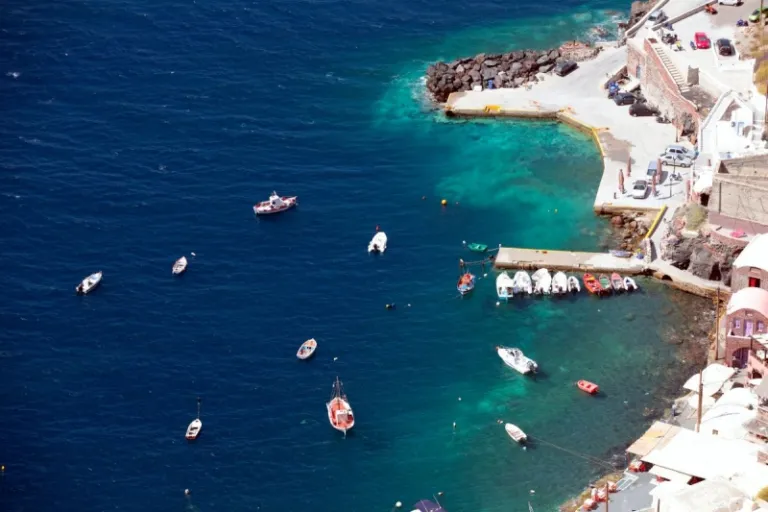 santorini boats