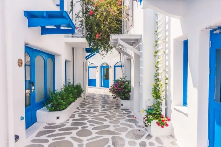 walking in santorini