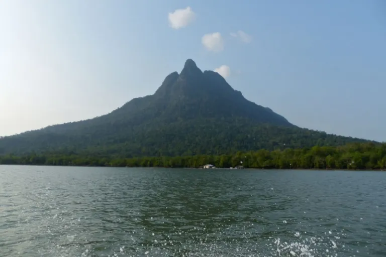 mount santubong
