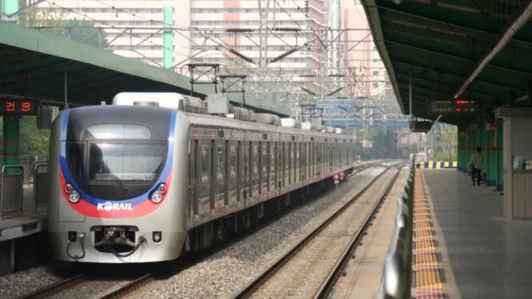 seoul subway train