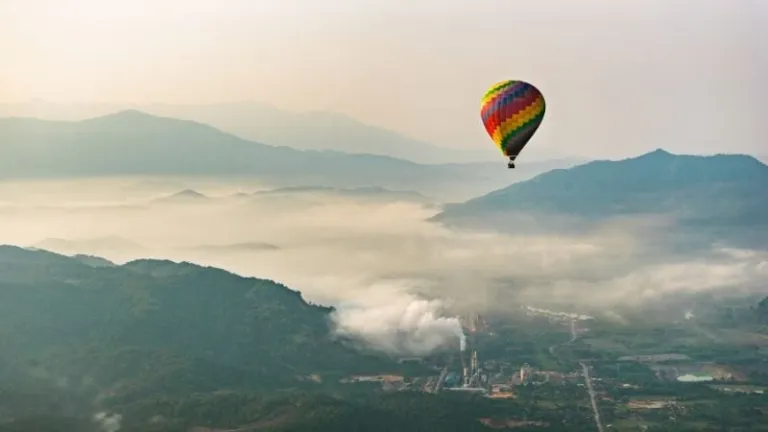 hot air balloon in Vang Vieng