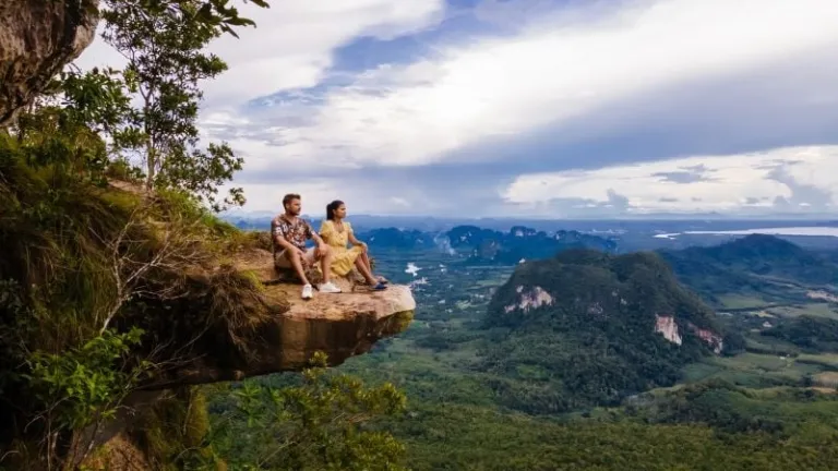 cliff ledge photospot on dragon crest mountain in Thailand