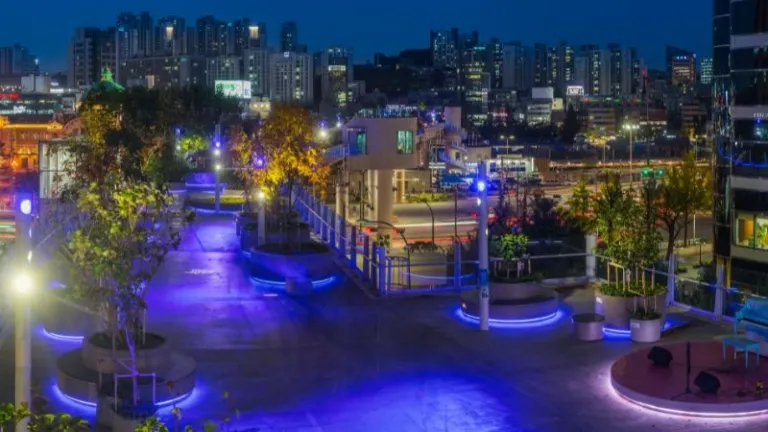 Seoullo 7017 at night