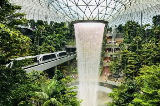 Image for article Jetstar Asia Shutdown: Routes Affected, Refund Policy & What You Need To Know