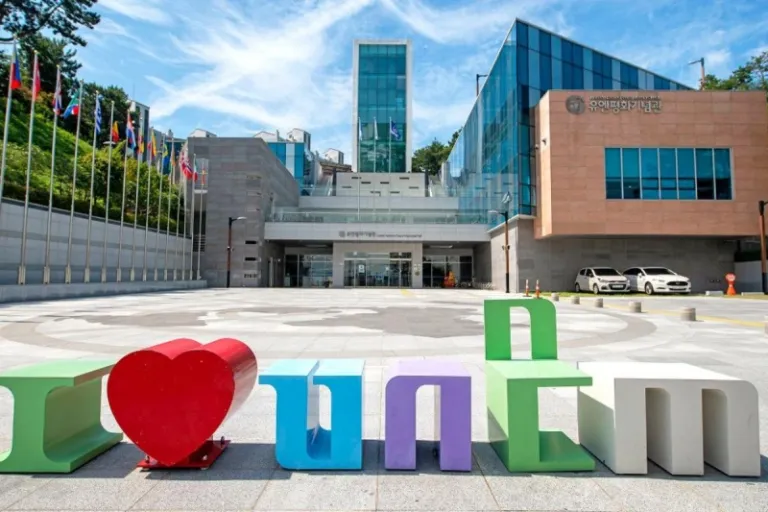 UN memorial cemetery busan