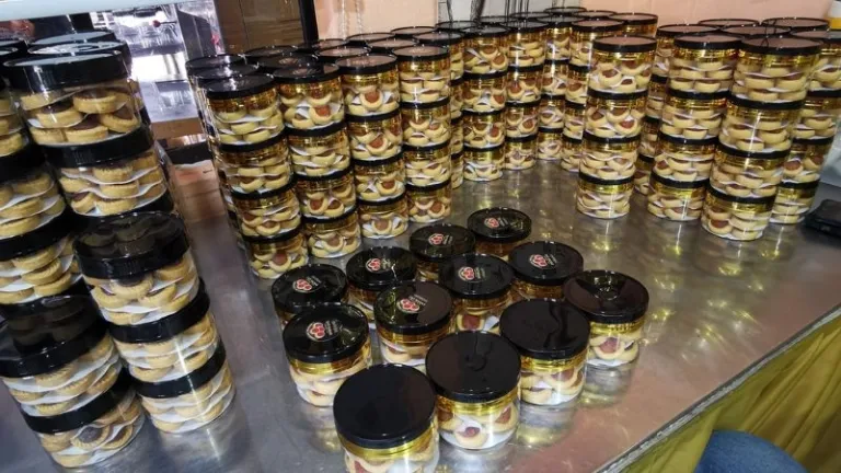 bottles of pineapple and nutella tarts