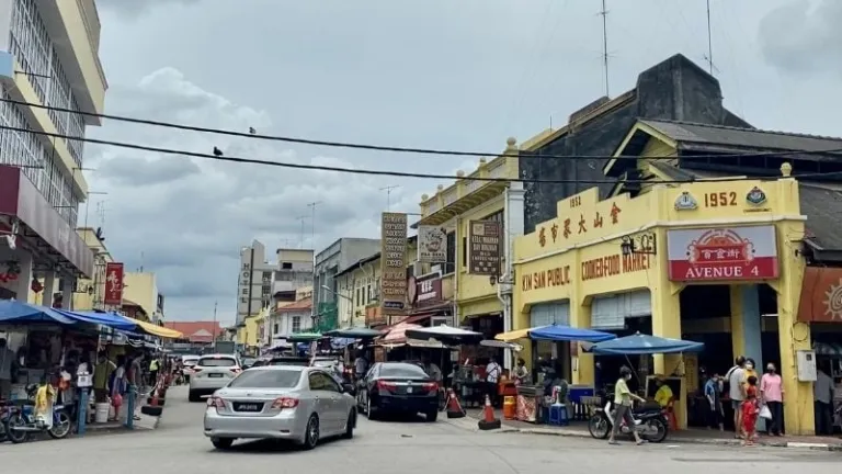 glutton street, jalan haji abu in muar