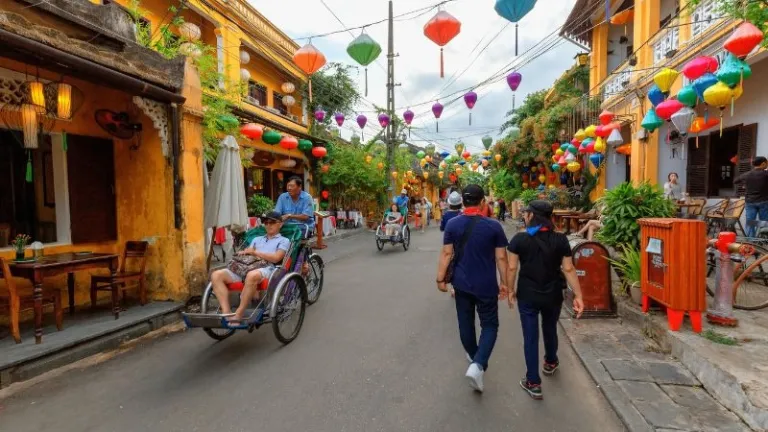streets of hoi an with lanterns
