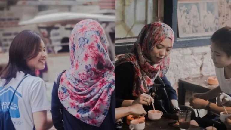 guided tour of Hanoi by university students