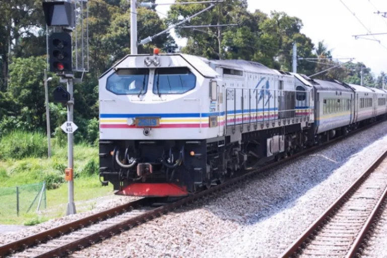 malaysia intercity diesel train