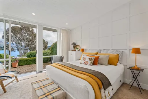 Image for article Cheap Airbnbs in Queenstown With Mountain and Lakeside Views