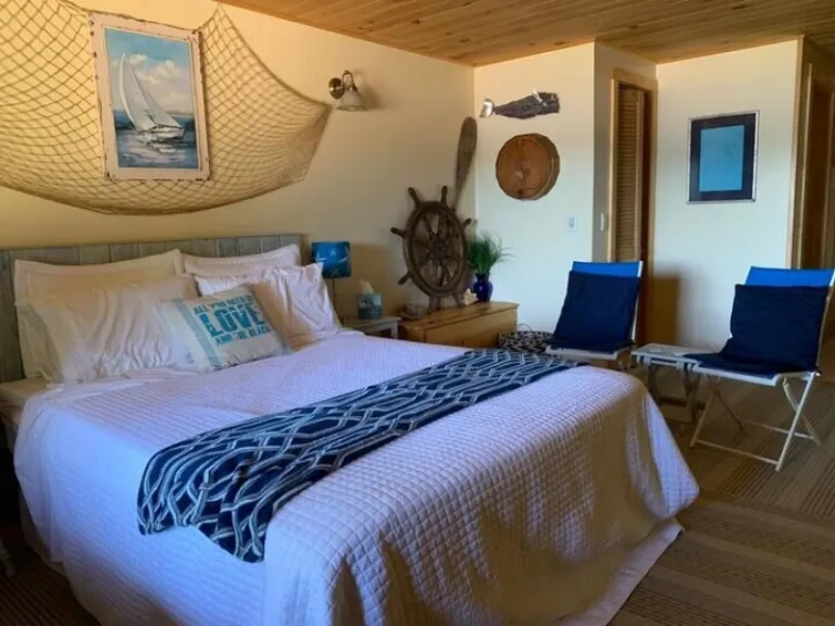 Airbnb stays near Halcyon Ridge