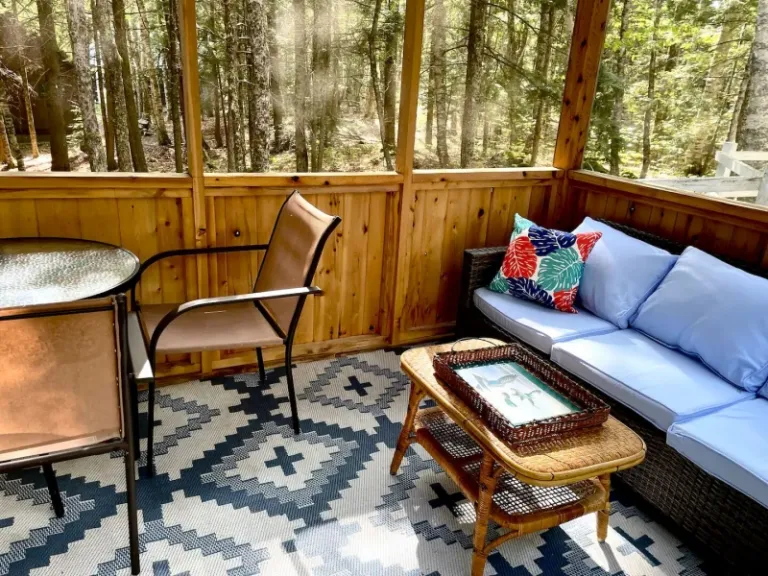 lakeside Airbnb stays near Halcyon Ridge
