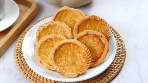 Image for article 8 Best Snacks to Buy in Bali: Crispy Treats and Local Delights