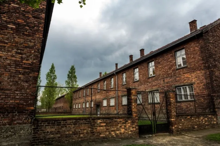 auschwitz prison