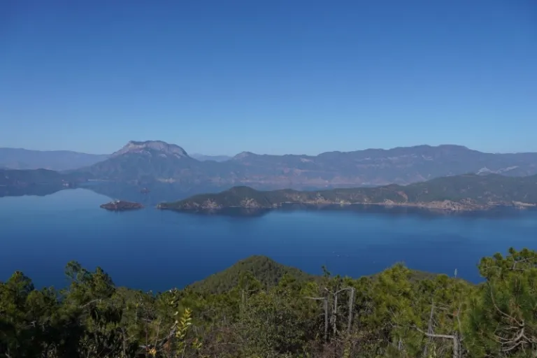 lugu lake
