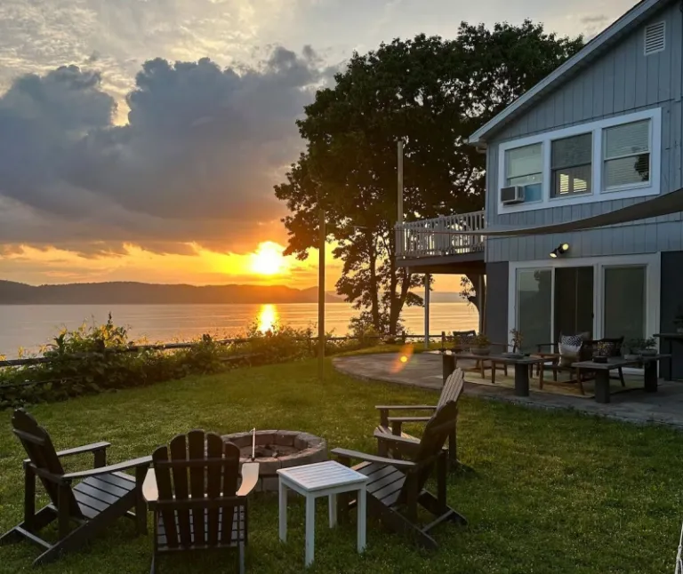 riverside Airbnbs near New York City