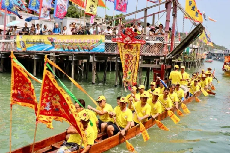 Tai O dragon boat