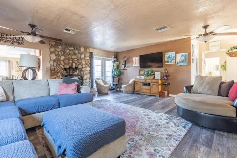 Airbnb in Johannesburg California