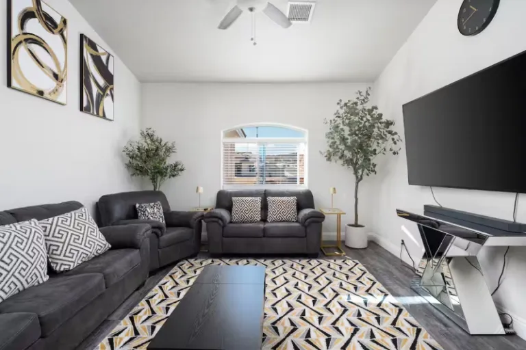 Airbnb in Johannesburg California