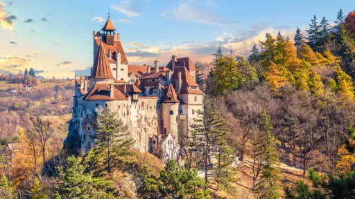 Image for article 5 Famous Horror Movie Locations Around the World to Visit