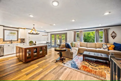 Image for article Best Airbnb Stays in Peoria, Illinois to Book in 2025