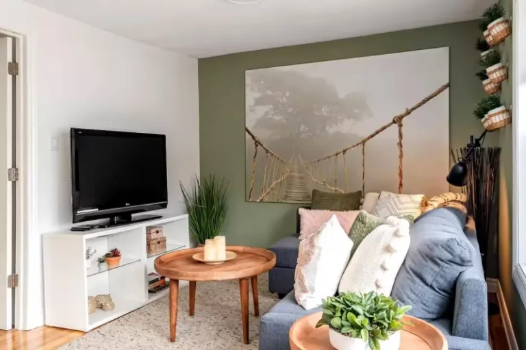 best Airbnbs in Canada to see Tulip Blooms