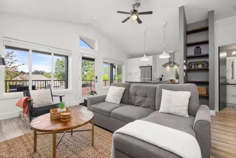 charming Airbnbs in Canada to see Tulip Blooms