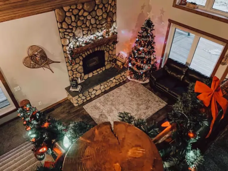 lakefront Airbnbs in Canada to see Tulip Blooms