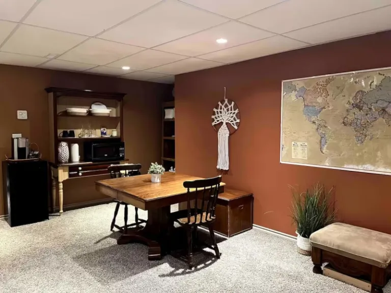 lakeside Airbnbs in Canada to see Tulip Blooms