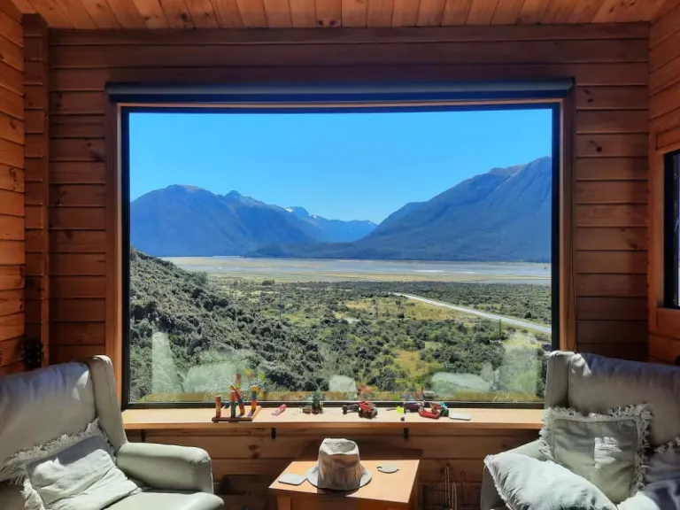 Airbnbs in New Zealand to See Alpine Wildflowers 