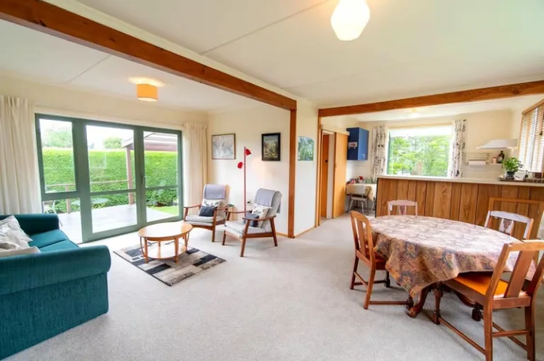 Airbnbs in New Zealand to See Alpine Wildflowers 