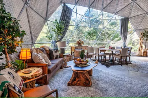 Image for article Best Airbnb Stays in Williamsburg, Michigan to Book in 2025